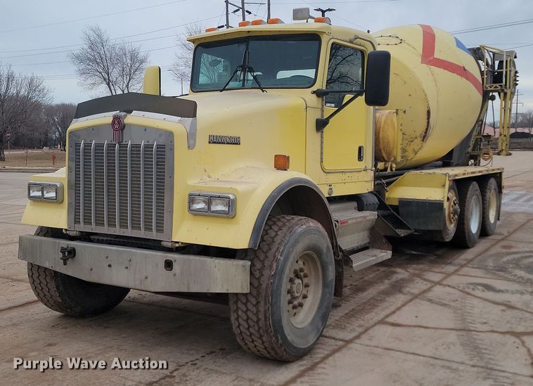 2004 Kenworth  W900 ready mix truck - LA9635