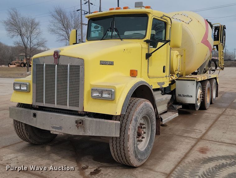 2004 Kenworth  W900  ready mix truck - LA9637