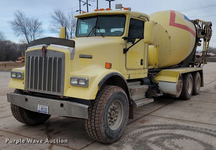 2004 Kenworth W900  ready mix truck - LA9639