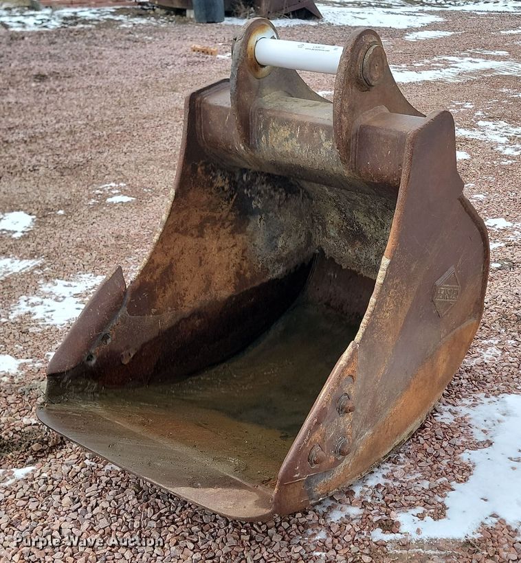 Hensley 36" W excavator bucket - LA9673