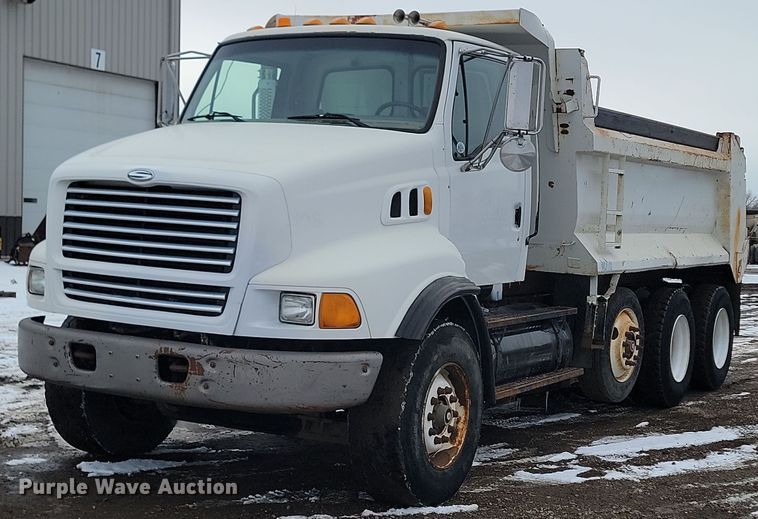 2000 Sterling LT8500 dump truck - LA9675