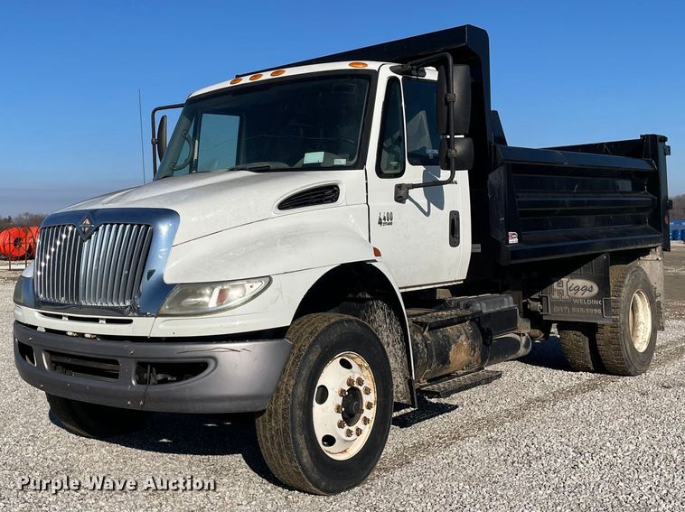 2007 International 4400 dump truck - LV9984