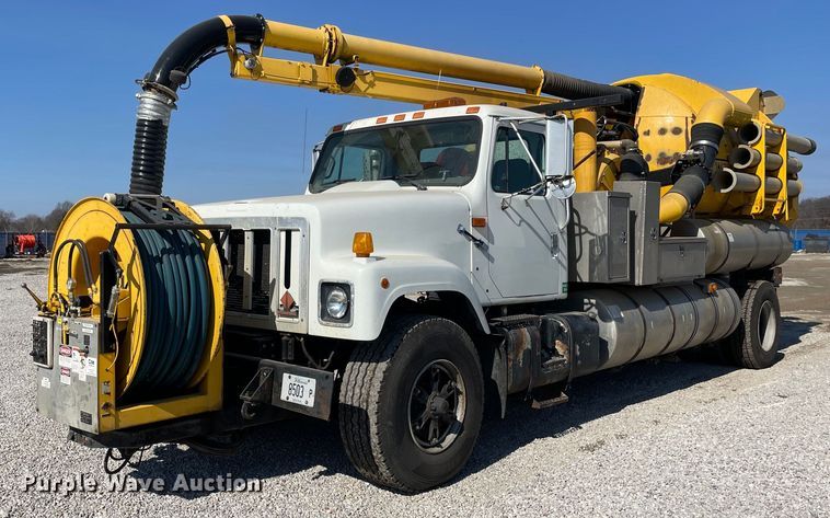 2000 International 2554 hydra vacuum truck - LV9988