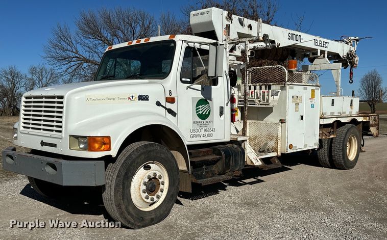 1995 International 4900 digger derrick truck - NI9751