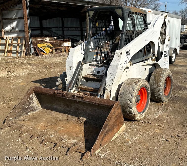 2005 Bobcat S250 skid steer loader - NN9487