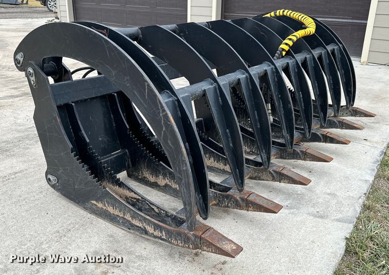 Titan skid steer grapple bucket - NU9306