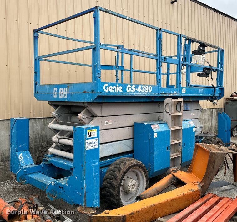 2004 Genie GS-4390 scissor lift - NU9408
