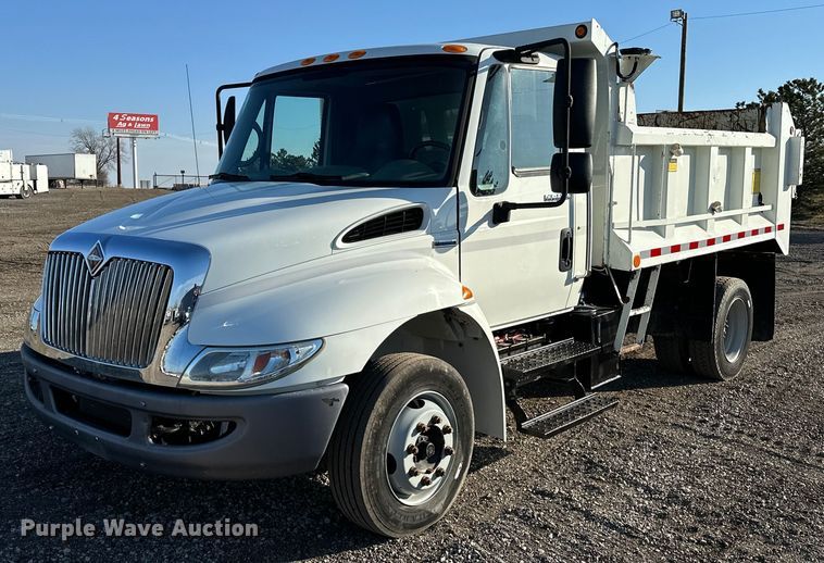 2008 International  4300M7 SBA dump truck - OM9786