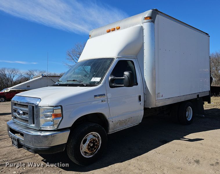 2012 Ford E350 Super Duty box truck - DM1542