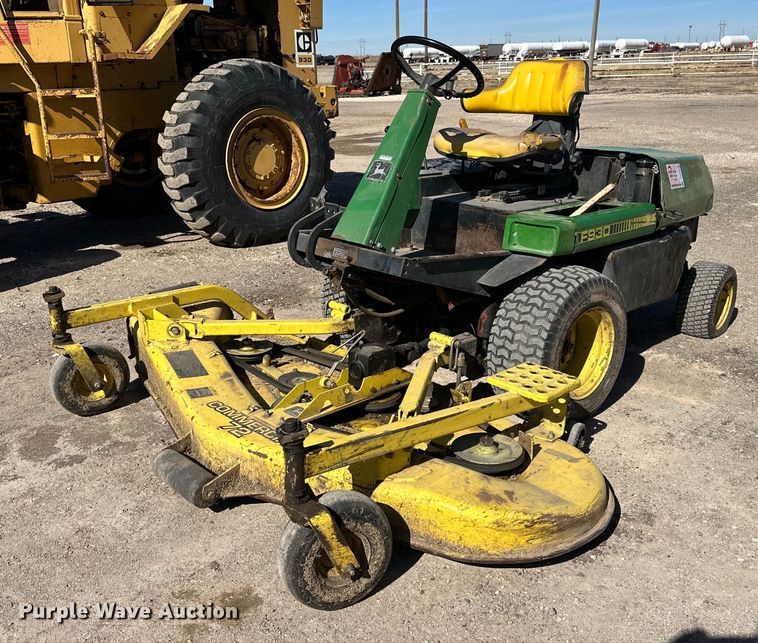 John Deere F930 lawn mower - DQ1585