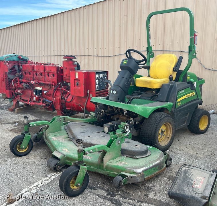 2017 John Deere 1550 TerrainCut ZTR lawn mower - EG0200
