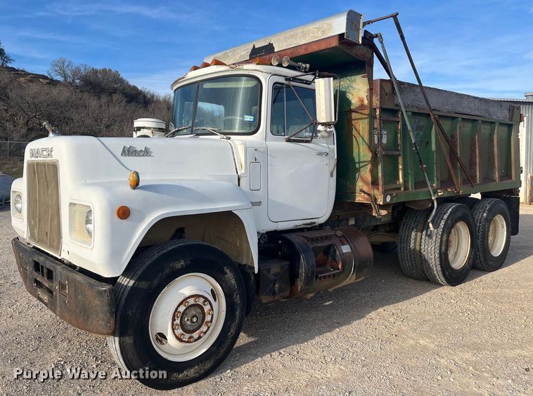 1980 Mack  dump truck - EI0618