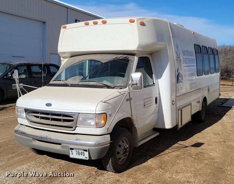1998 Ford E450 Super Duty shuttle bus - LA9661