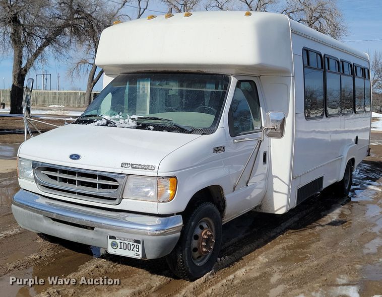 2000 Ford E450 Super Duty shuttle bus - LA9682