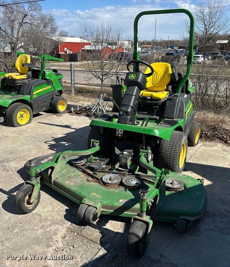 John Deere 1570 ZTR lawn mower - NL9383