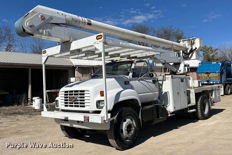 2001 Chevrolet C7500 bucket truck - NL9384