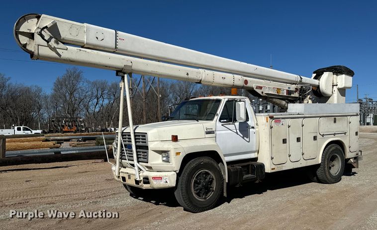 1984 Ford F700 bucket truck - NU9455