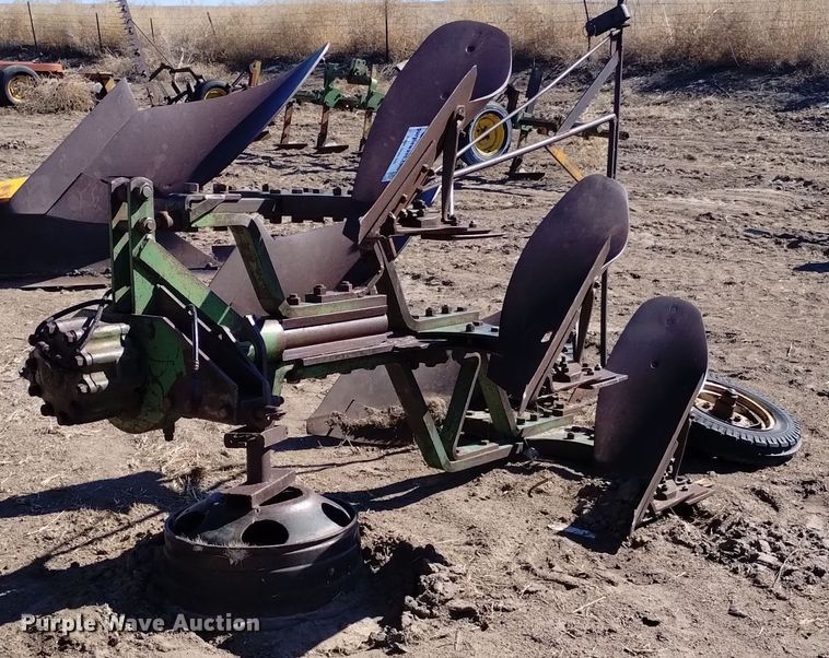 John Deere rollover plow - DJ7053
