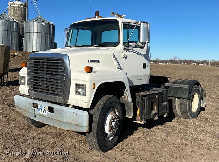 1991 Ford L9000 semi truck - DQ6319
