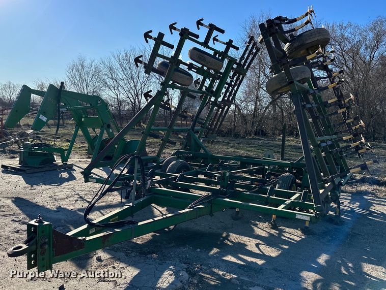 John Deere  field cultivator - DQ6322