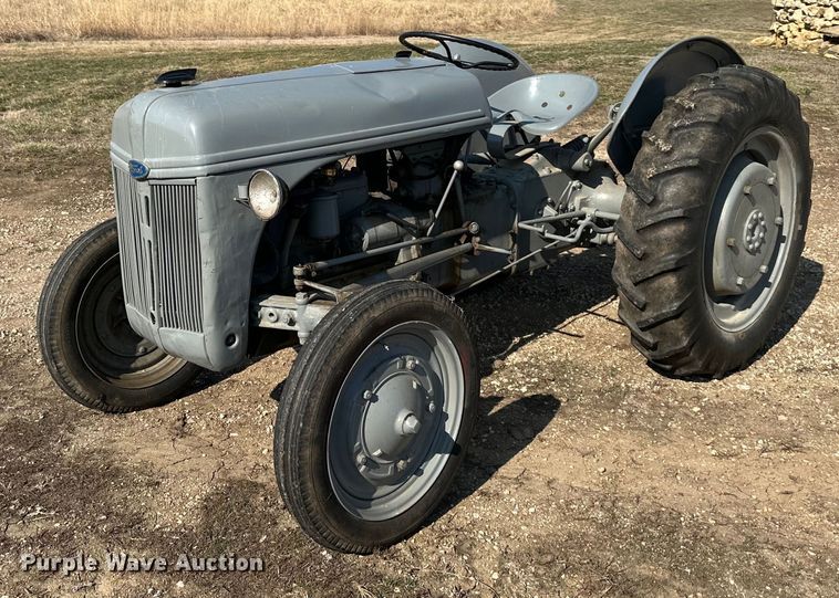 1946 Ford 2N tractor - DQ6353
