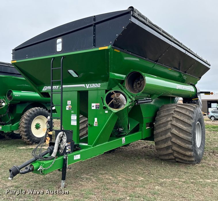 2017 Unverferth  Brent V1300 grain cart - DQ6719