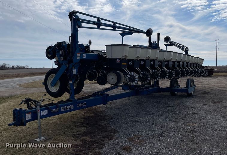 Kinze  3600 split row no-till planter - DS5455