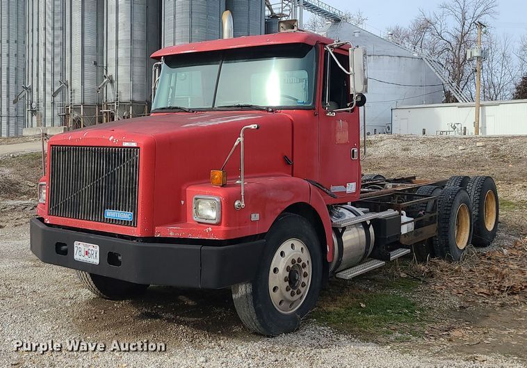 1994 White GMC truck cab and chassis - DS7259