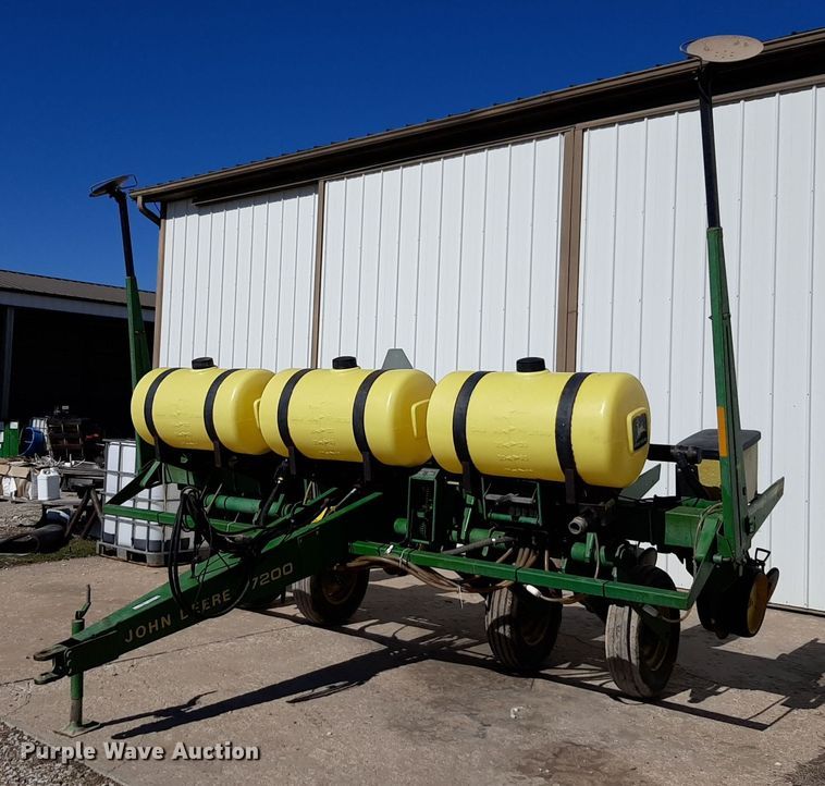 John Deere 7200 planter - DV9817