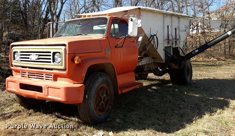 1976 Chevrolet C65 grain truck - DV9824