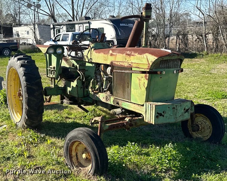 John Deere  3010 tractor - EH3841