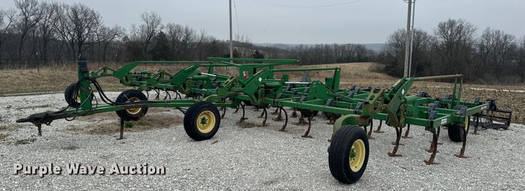 John Deere 2200 field cultivator - EH6569