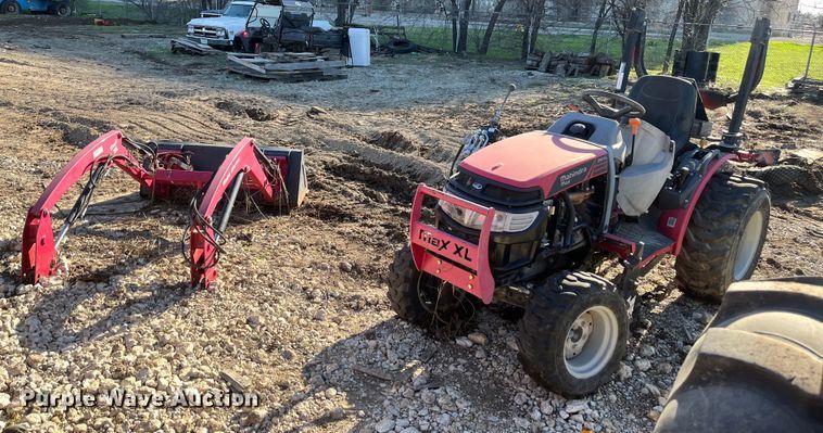 2016 Mahindra  Max 26XL MFWD tractor - EI0671