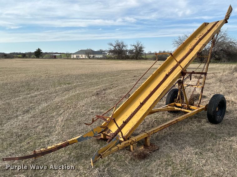 Square bale elevator  - EJ0244