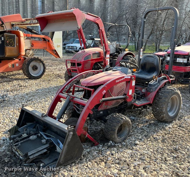 Mahindra  MFWD tractor - JS9989