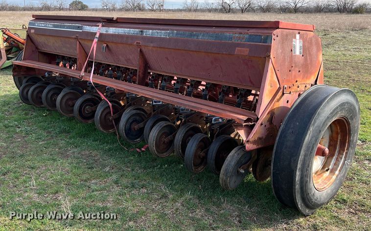 International 5100 grain drill - KV9799