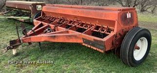 International 5100 grain drill - KV9800