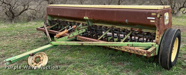 John Deere 8300 grain drill - KV9801