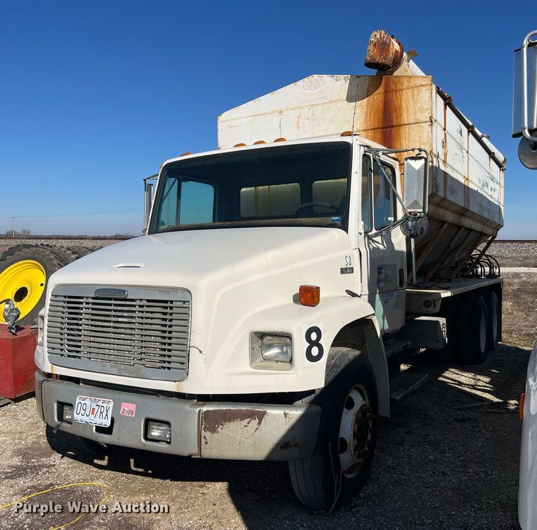 2002 Freightliner  FL80 fertilizer delivery truck - LD9984
