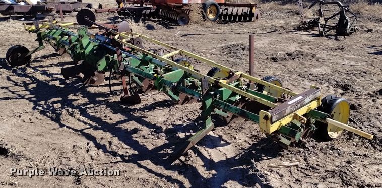 John Deere 71 planter - LN9943