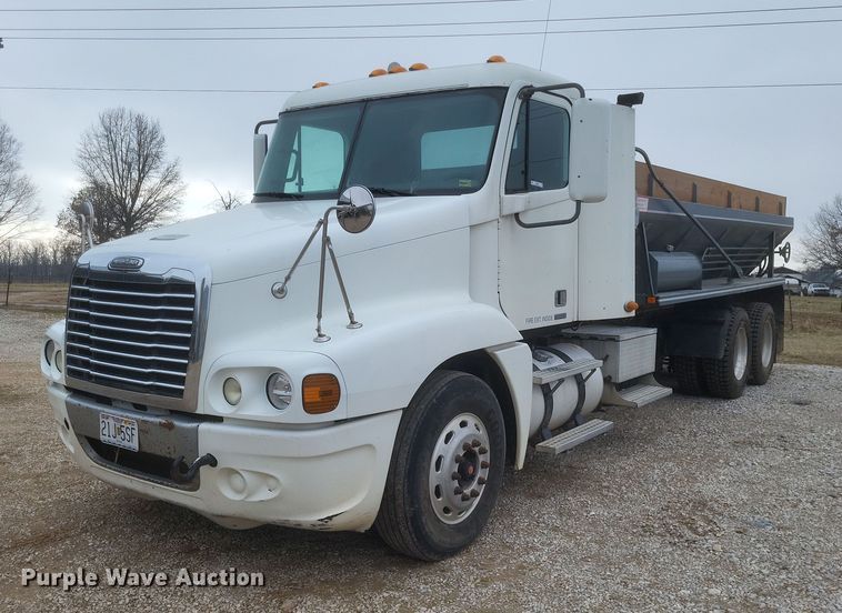 2008 Freightliner Century Class S/T manure spreader truck - MI9965