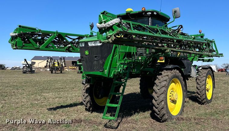 2017 John Deere R4038 sprayer - NJ9349