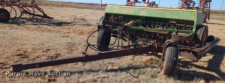 John Deere 8350 grain drill - NZ9319