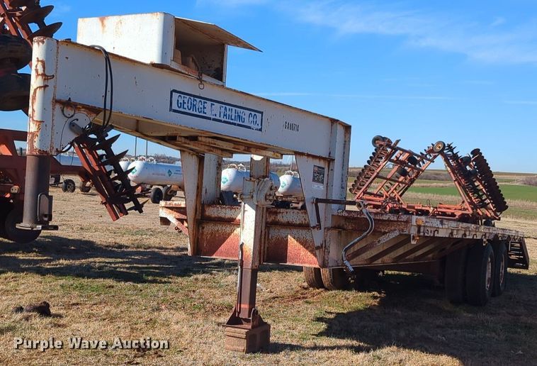 1989 W-W equipment trailer - NZ9323