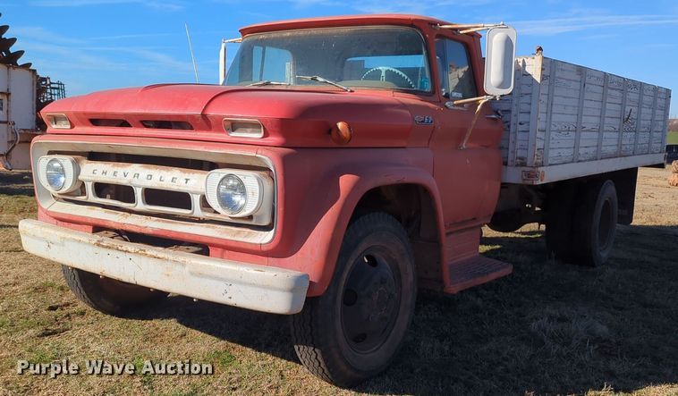 1962 Chevrolet C60 grain truck - NZ9324