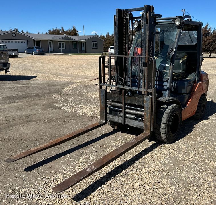 Toyota 8FGU30 forklift - OA9574