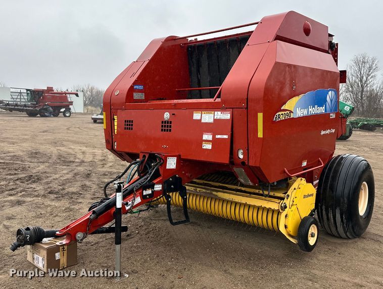 2013 New Holland BR7090 Specialty Crop round baler - OA9652