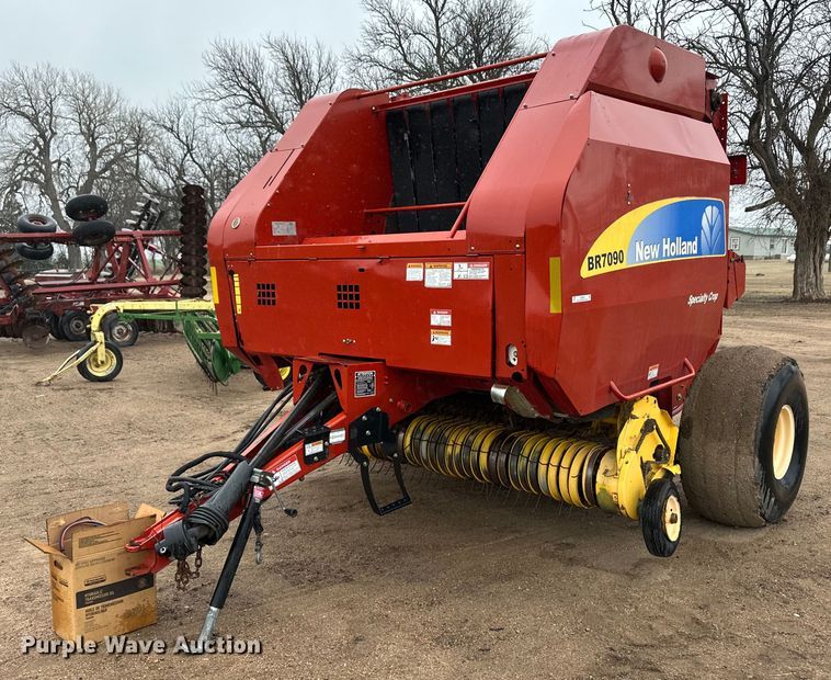 2012 New Holland BR7090 Specialty Crop round baler - OA9655