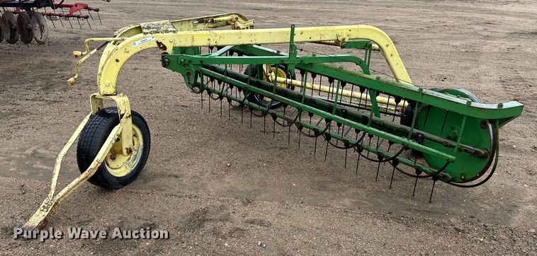 John Deere 640 hay rake - OA9656