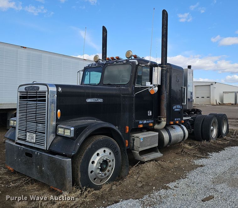 1986 Freightliner FLC semi truck - DK0601